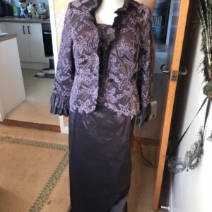 Gloria Estellés Three Piece Set in Purple Shot Silk Taffeta.