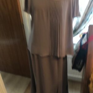 Frank Usher rose beige two piece skirt and top.